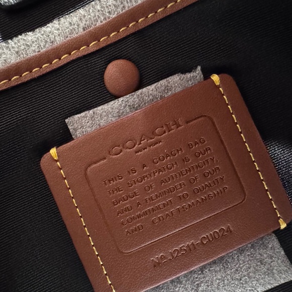 COACH Legacy Medium Carryall Satchel Handle Bag 28 - Picture 8 of 10